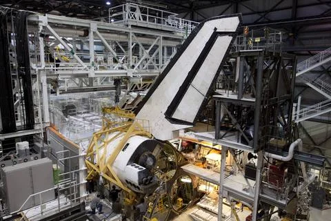 CAPE CANAVERAL, Fla. In Orbiter Processing Facility-1 at NASAs Kennedy Sp.. 库存照片