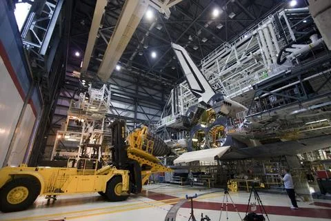 CAPE CANAVERAL, Fla. In Orbiter Processing Facility-1 at NASAs Kennedy Sp.. Foto stock