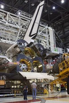CAPE CANAVERAL, Fla. In Orbiter Processing Facility-1 at NASAs Kennedy Sp.. 库存照片