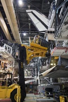 CAPE CANAVERAL, Fla. In Orbiter Processing Facility-1 at NASAs Kennedy Sp.. Foto stock