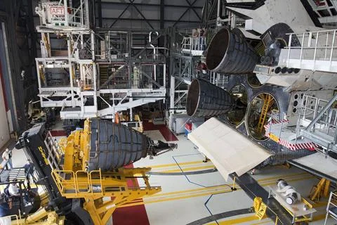CAPE CANAVERAL, Fla. - In Orbiter Processing Facility Bay 1 at NASAs Kenn.. Foto stock