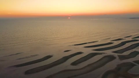 Cape Cod Bay Drone Sunset Over Waterfront Homes and Sandbar Patterns in Pastel 動画素材 325781531