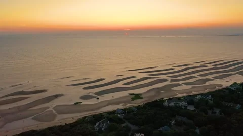 Cape Cod Drone Sunrise Over Tidal Flats With Coastal Homes and Golden Reflection 動画素材 325781609