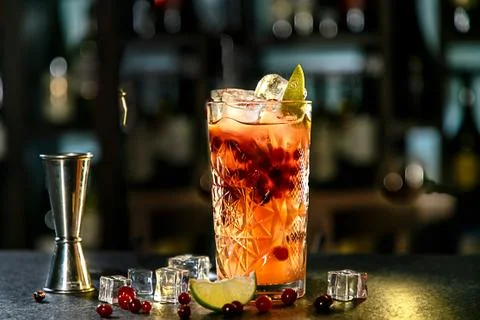 The Cape Cod or Cape Codder (also known as vodka cranberry) is a type of cock Foto stock