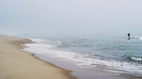 Cape cod surfer and beach overcast 스톡 동영상 40669121