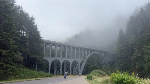 Cape Creek Bridge in Dense Coastal Fog on Oregon Coast 스톡 동영상 342182864