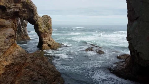 Cape with rocks on the ocean shore 库存影片 167920565
