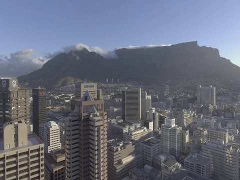 Cape Town downtown from a drone Vídeo Stock 79925279