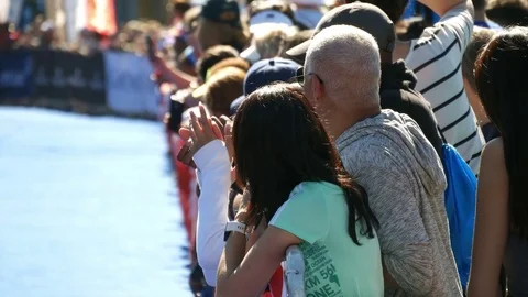 CAPE TOWN MARATHON CROWD PERSPECTIVE TO SOFT FOCUS Vidéo 80182958