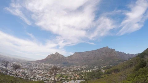 Cape Town Table Mountain and city panning shot Stock Footage 117274413