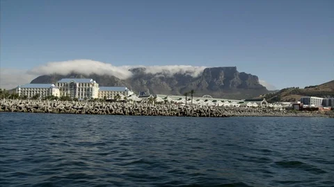 Cape Town Tablemountain with Clouds view from the Yacht Stockbeeldmateriaal 103084399