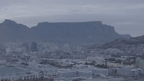 Cape town waterfront with table mountain in the background 스톡 동영상 93649648