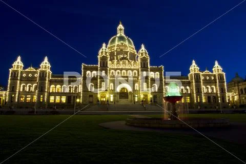 Capital building of victoria canada at night time Stock Photos
