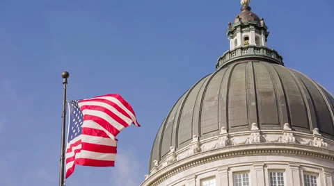 Capitol Building Dome flag waving with slow pan Video stock 32287143