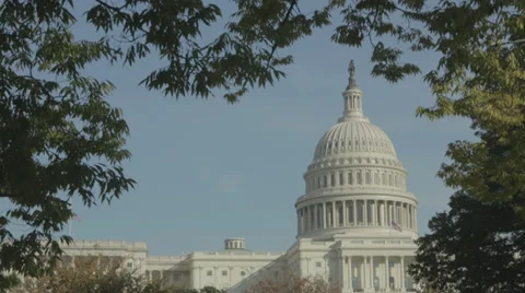 Capitol building with Fall colors Stock-Footage 32254907