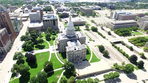 Capitol Building of the Michigan State token with drone Vídeos de archivo 158075191