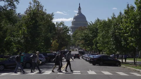 The Capitol In Washington DC in the Fall with People Walking Across the Street Vídeo Stock 130861445