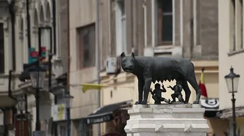 Capitoline Wolf Statue in Bucharest Romania Video stock 11866423