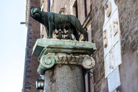 The Capitoline Wolf: Statue of the she-wolf suckling Romulus and Remus in Rom Stock Photos
