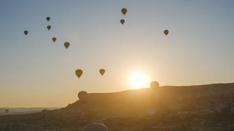 Cappadocia, Turkey - 2026 May 5: Timelapse of many colorful hot air balloons Vídeos de archivo 320246980