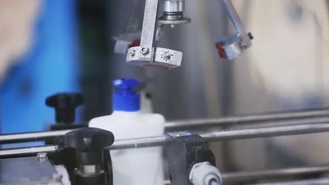 Capping machine twist bottleneck Video stock 83644904