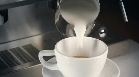 Cappuccino - adding milk with coffee machine background 스톡 동영상 526224