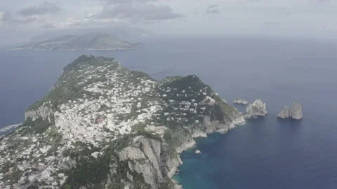 Capri 2020 | panoramic shot over marina piccola and marina grande Video stock 132523062