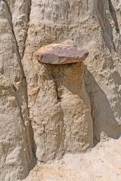 Caprock on Eroding Mudstone Foto stock