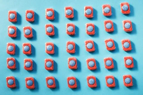 Capsules for kitchen dishwashers on a blue background. flat lay. 스톡 사진