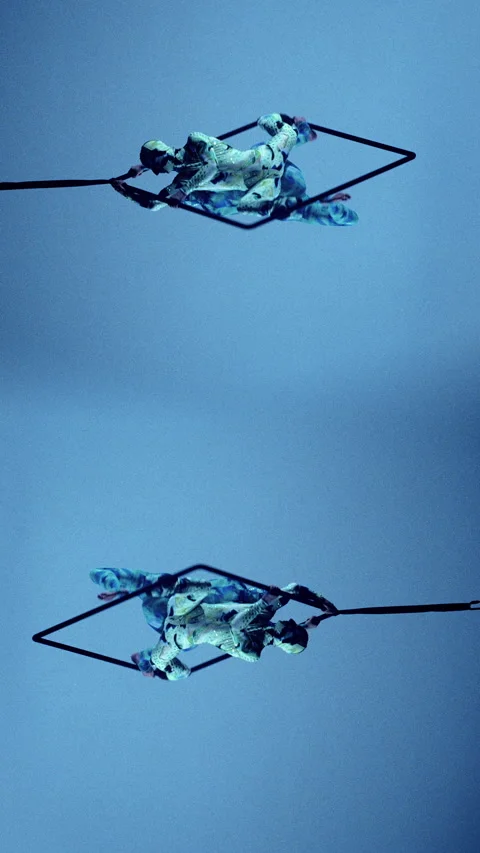 Captivating Acrobatic Performance In Spinning Frames 스톡 동영상 287446469