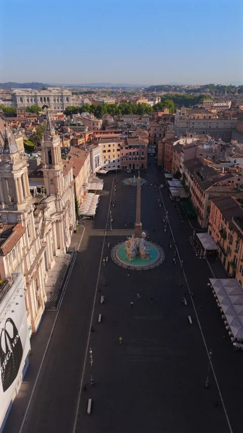 Captivating Aerial View of the Famous Piazza Navona in Rome, Italy An Historic Vídeo Stock 318061794