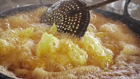 Captivating Culinary Experience  StirFry Sensation in Motion 스톡 동영상 327584818
