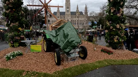 Captivating Easter in Vienna: Unique Video Clips of 2023 Festivitie Vídeo Stock 237190604