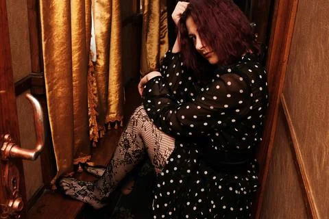 Captivating elegance in a vintage setting with bold patterns 스톡 사진