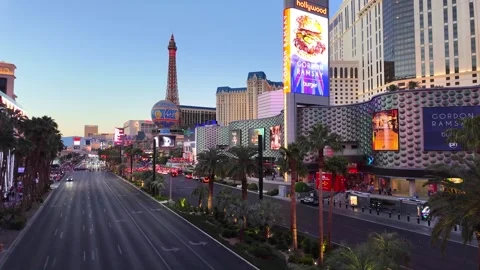 A captivating evening view of Las Vegas Boulevard. Stock Footage 340116601