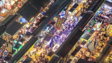 A captivating high-angle timelapse video overlooking a vibrant Taiwanese nigh Stockbeeldmateriaal 327020918