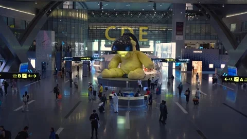A captivating night view of Hamad International Airport, showcasing its mod.. Stock-Footage 328944742