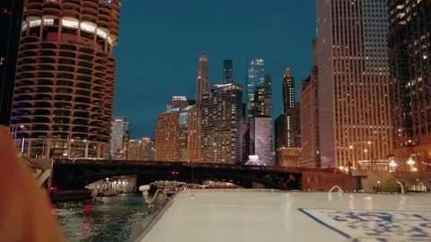 A captivating twilight journey down the Chicago River. Glowing skyscraper Видео 331137008