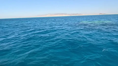 Captivating Views of Tranquil Ocean Waters: A Journey Through Clear, Blue Tides 库存影片 331058813