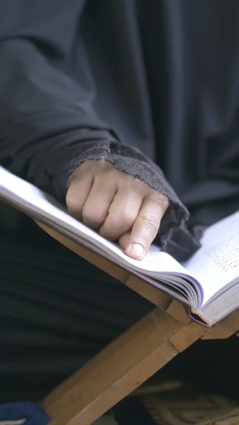 A captivating visuals portraying the unwavering devotion Vídeo Stock 268237226
