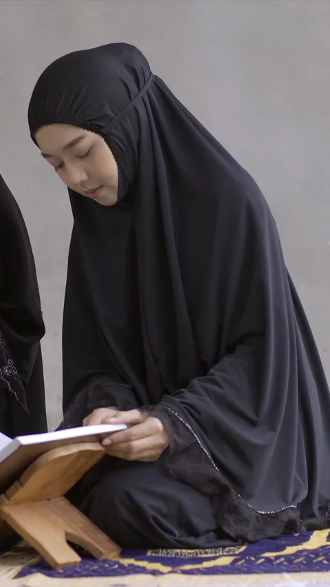 A captivating visuals portraying the unwavering devotion Vídeo Stock 268237360
