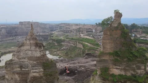 Captured Brown Canyon by Passing in Between Video stock 147192687