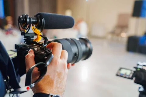 Capturing moments during a workshop with high-quality camera equipment Fotos de archivo