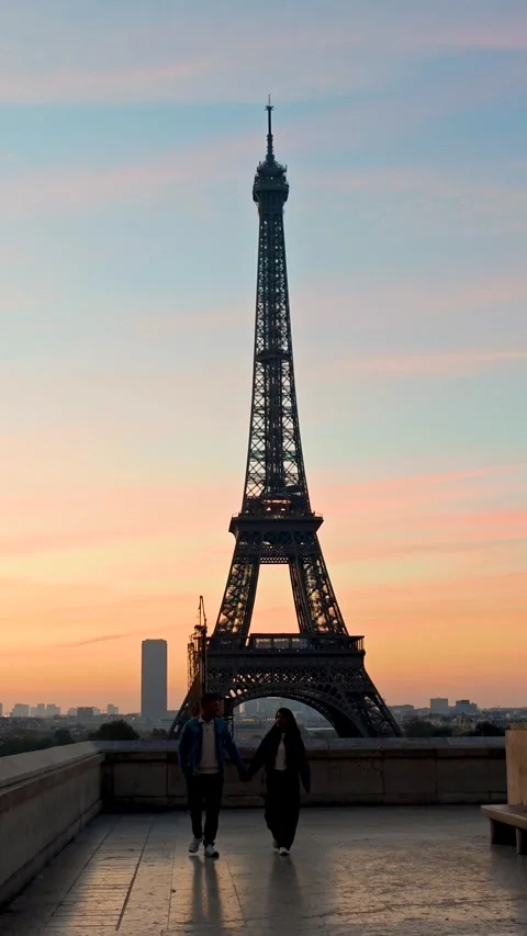 Capturing a romantic moment at the Eiffel Tower during sunset Stock Footage 347261834