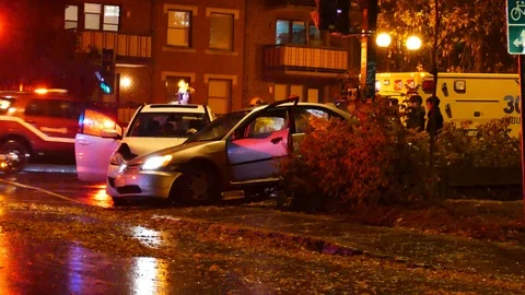 Car accient during rainy night Stockbeeldmateriaal 120164427