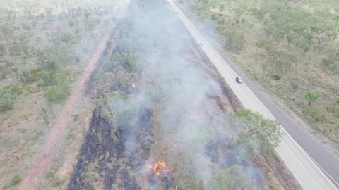 Car on Australian Road With Ongoing Bushfire Seen From Above Vídeo Stock 311097673