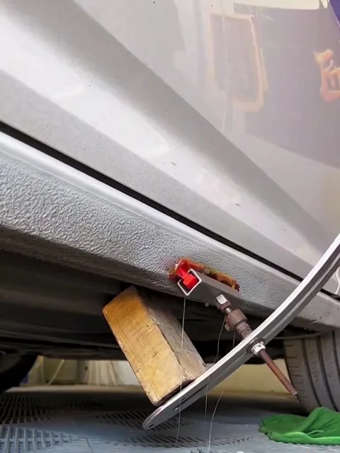 Car bottom dent repair process 스톡 동영상 270253776