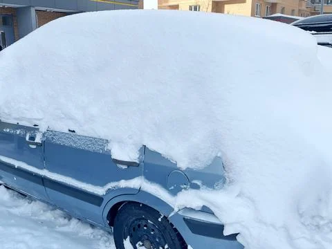 Car buried under thick layer of snow. Foto stock