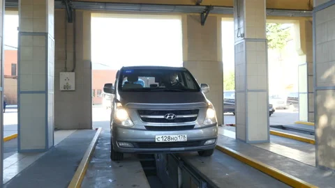 Car, bus comes to point of technical inspection Vidéo 90036224