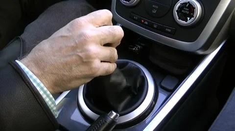 In a car, changing gear. Vídeos de archivo 57317151